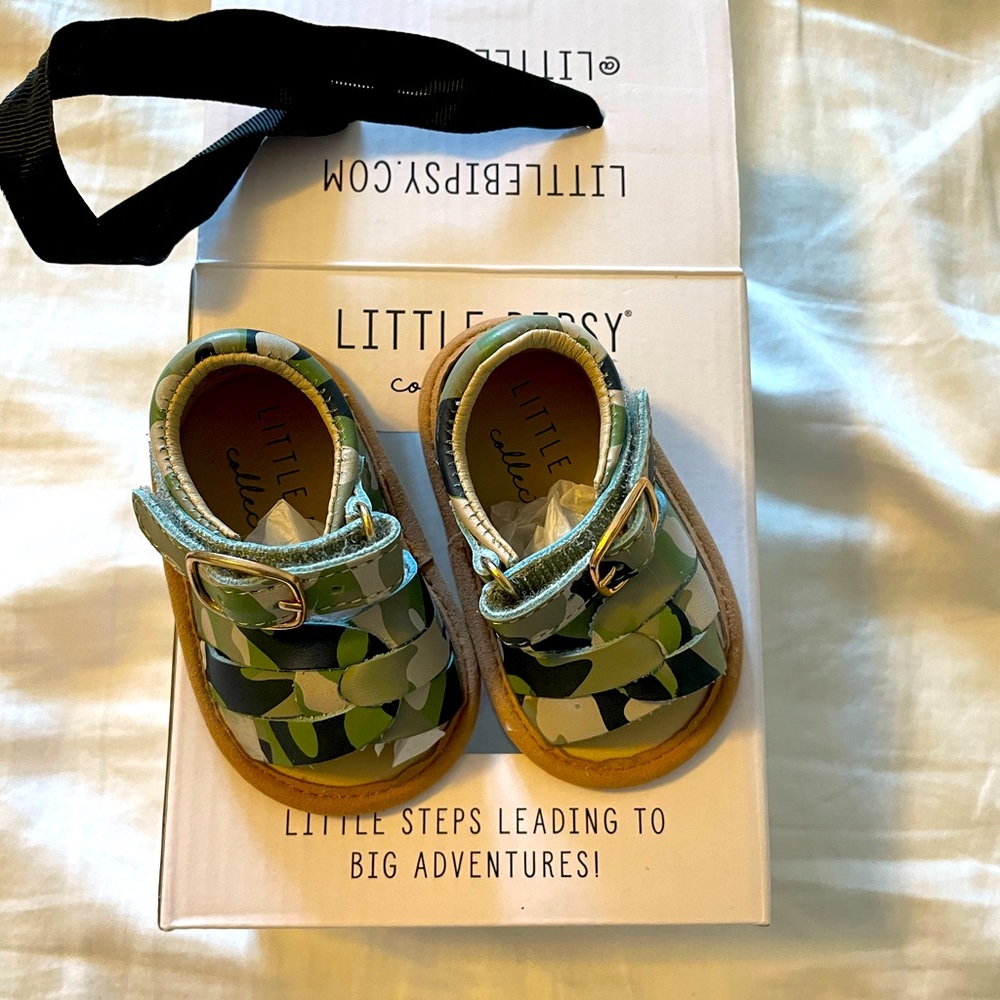 NWT (box) camo 0-6 month little bipsy sandal